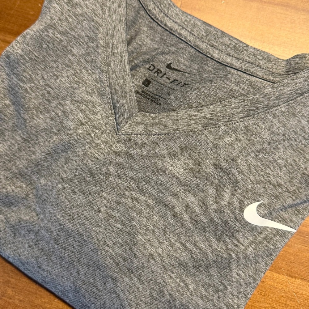 Nike Dri-FIT V Neck Gray Short Sleeve Athletic Training‎ T-Shirt Mens Large